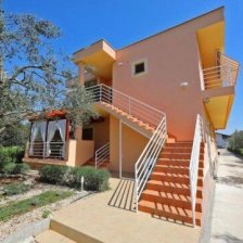 Продажа: Вилла, Хорватия, Красивый жилой дом недалеко от города Задар, пляж в 150 метрах.