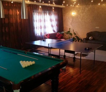 Коттедж в центре города,бильярд,теннисный стол,парковка.