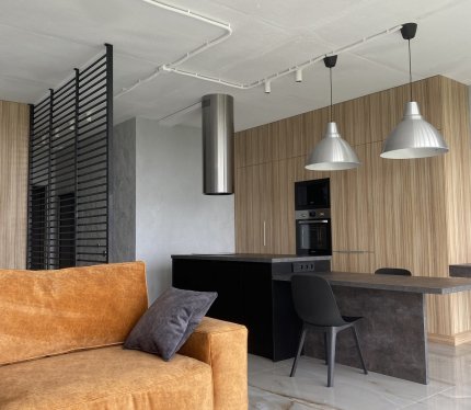 Сдам 1-ком квартиру с дизайнерским ремонтом. Вид на парк Челюскинцев. Дом премиум класса с подземным паркингом .Панорамные окна открывают лучший вид на парк. Квартира полностью укомплектована ,новой импортной мебелью и бытовой техникой , посудомоечная машина, холодильник ,микроволновая печь ,кондиционер ,бойлер, система очистки воды, стиральная машина .Высокосортной лифт , проведено Оптоволокно, Белтелеком,.Рядом расположен ТЦ ,,Dana mall,,спортивный комплекс ,,Олимпийский ,,бассейн.