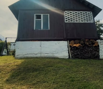 Баня на берегу живописного места, рядом озера.  Все предусмотрено доя комфортного отдыха: мангал, беседка, выход к озеру 