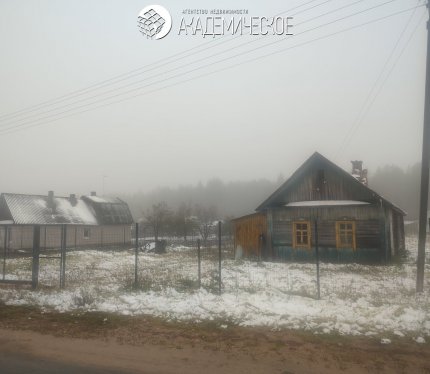 Живописное место - в шаговой доступности лес и озеро. Есть проект на новый дом.