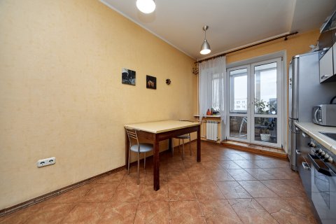 Продается просторная трёхкомнатная квартира в Центральном районе Минска.
