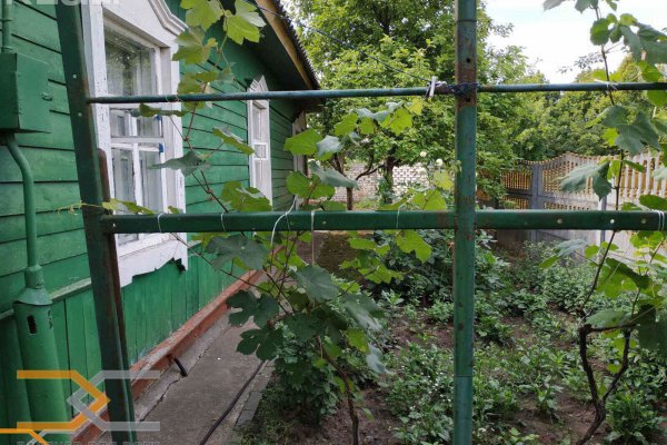 Продается дом с земельным участком в Минске возле метро.