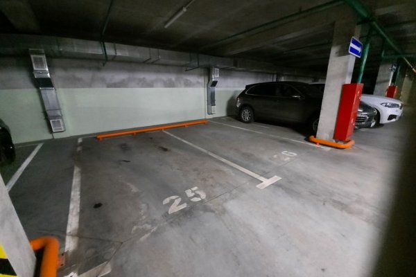 Машино-место в подземном паркинге на Олешева, д.5
