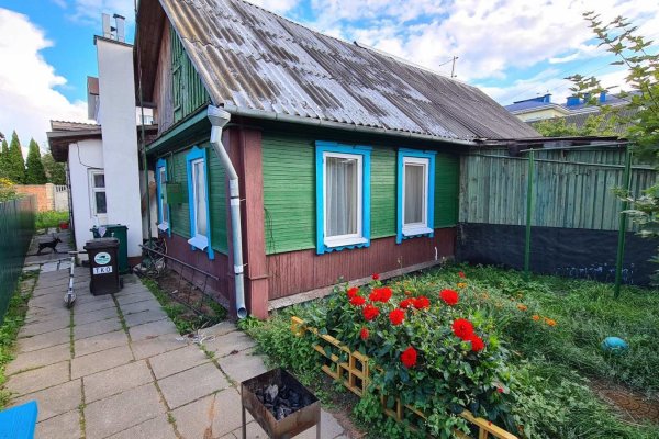 Продается квартира с хорошим ремонтом в блокированном доме рядом с Севастопольским парком.